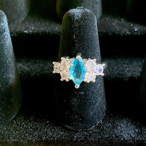 3.50ctw Blue & White Topaz Ring sz 8